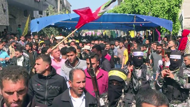 Palestinos enterram seus mortos após confronto