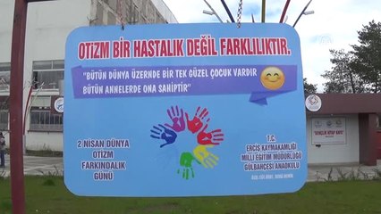 Otizme Dikkat Çekmek İçin Kaldırımları Boyadılar