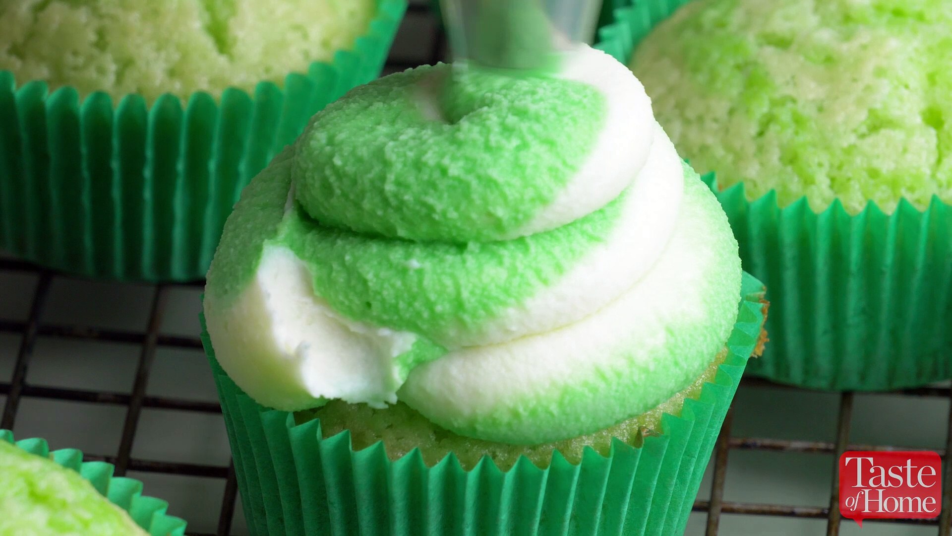 ⁣St. Patrick's Creme de Menthe Cupcakes