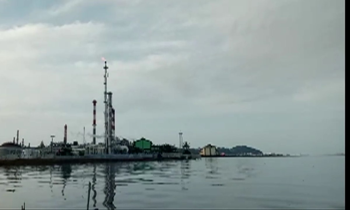 Tumpahan Minyak di Balikpapan Keluarkan Bau Tak Sedap