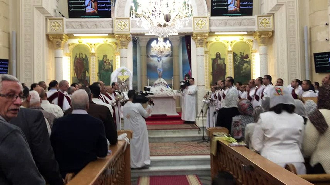 الأنبا بولا يترأس صلاة قداس أحد الشعانين بكنيسة مارجرجس بطنطا