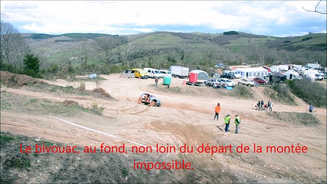 Saint-Symphorien-de-Marmagne : les 2CV à l'assaut de la montée impossible
