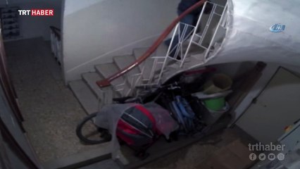 Hırsız, binayı soyup soğana çevirdi