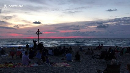 Stunning Easter sunrise service on Florida beach