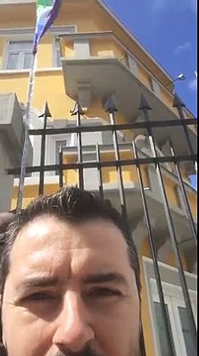 Ngrihet flamuri i LGBT tek ministria e Arsimit në Tiranë_2