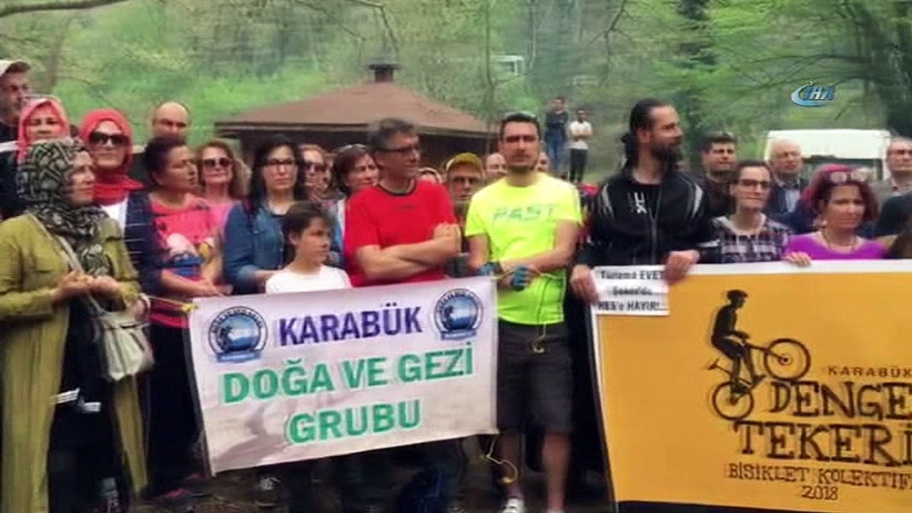 Şeker Kanyonu'nda insan zinciri oluşturup 'HES'e hayır' dediler