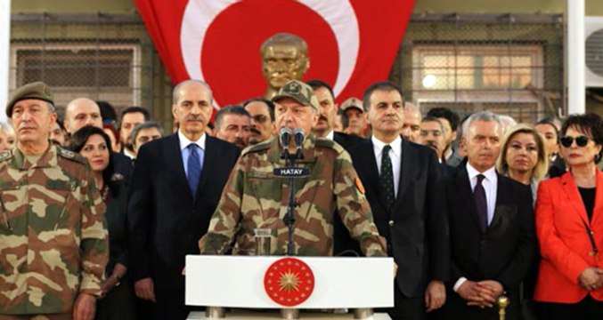 Erdoğan, Kamuflaj Giyip Ünlülerle Birlikte Hatay'daki Sınır Karakolunu Ziyaret Etti!