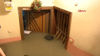 Fatih'te Su Borusu Patladı; Çok Sayıda Evi Su Bastı