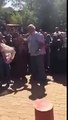 فيديو لرئيس جامعة سودانية يضرب طالبتين يتسبب بضجة