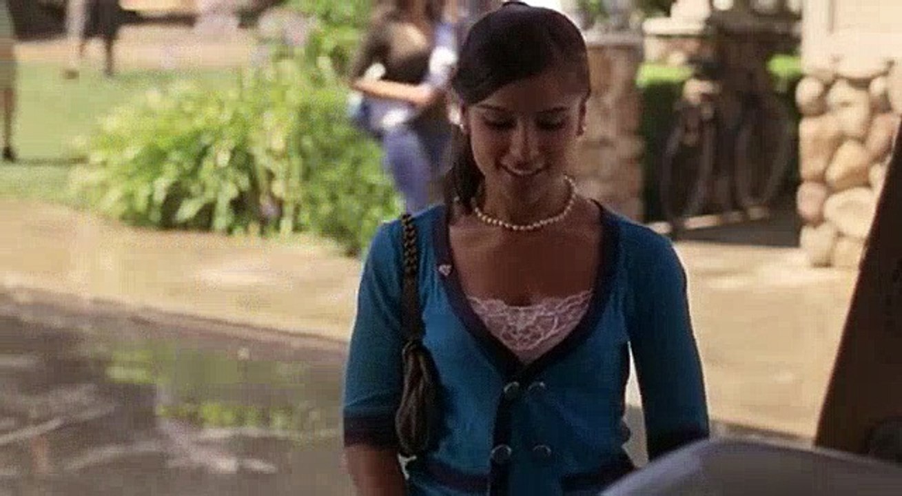 Greek S02E03 Let's Make a Deal