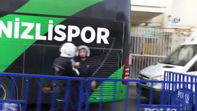Denizlispor ile MKE Ankaragücü maçında protokol tribünü karıştı