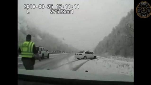 Un policier a failli se faire tuer au bord d'une auto-route aux Etats-Unis !