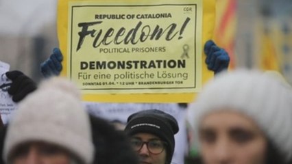 Puigdemont llama a "seguir adelante" sin violencia tras una semana en prisión