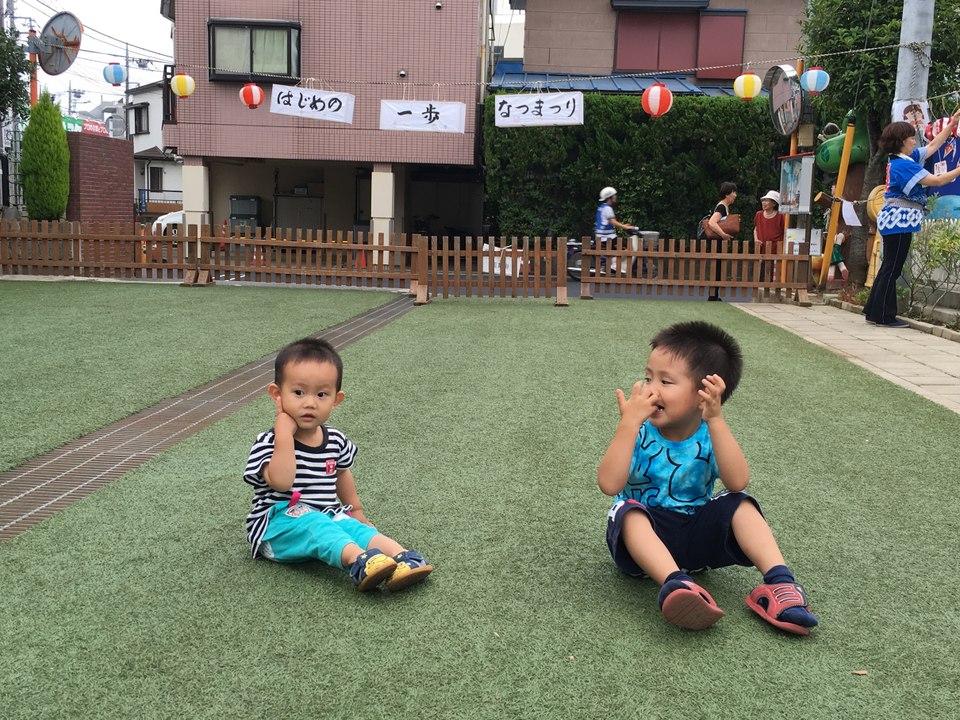【夏休み】ブランコが上手な4歳のトレーシーと2歳のスティーブ ★Play with an intellectual tool play in the park★