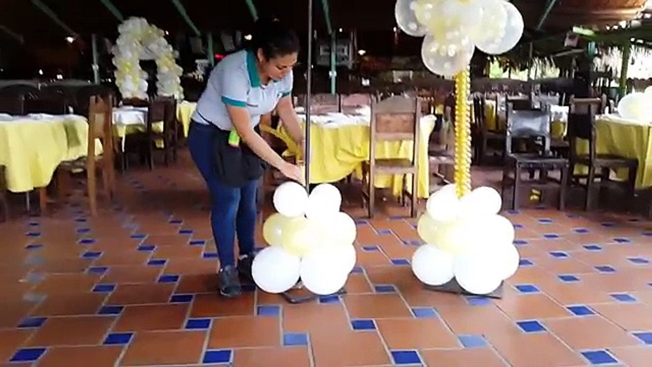 COMO HACER UNA FLOR CON GLOBOS PASO A PASO/ flower balloon columna de goblos con flores