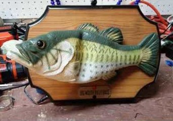 Making Animatronic 'Billy Bass the Fish' Useful Again With Alexa