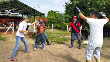 Boxeo callejero estos tigueres se dan durisimo