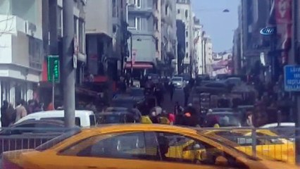 Fatih'te vatandaşlardan kapkaççıya meydan dayağı kamerada