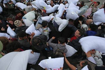 2 avril : journée mondiale des batailles d'oreillers !