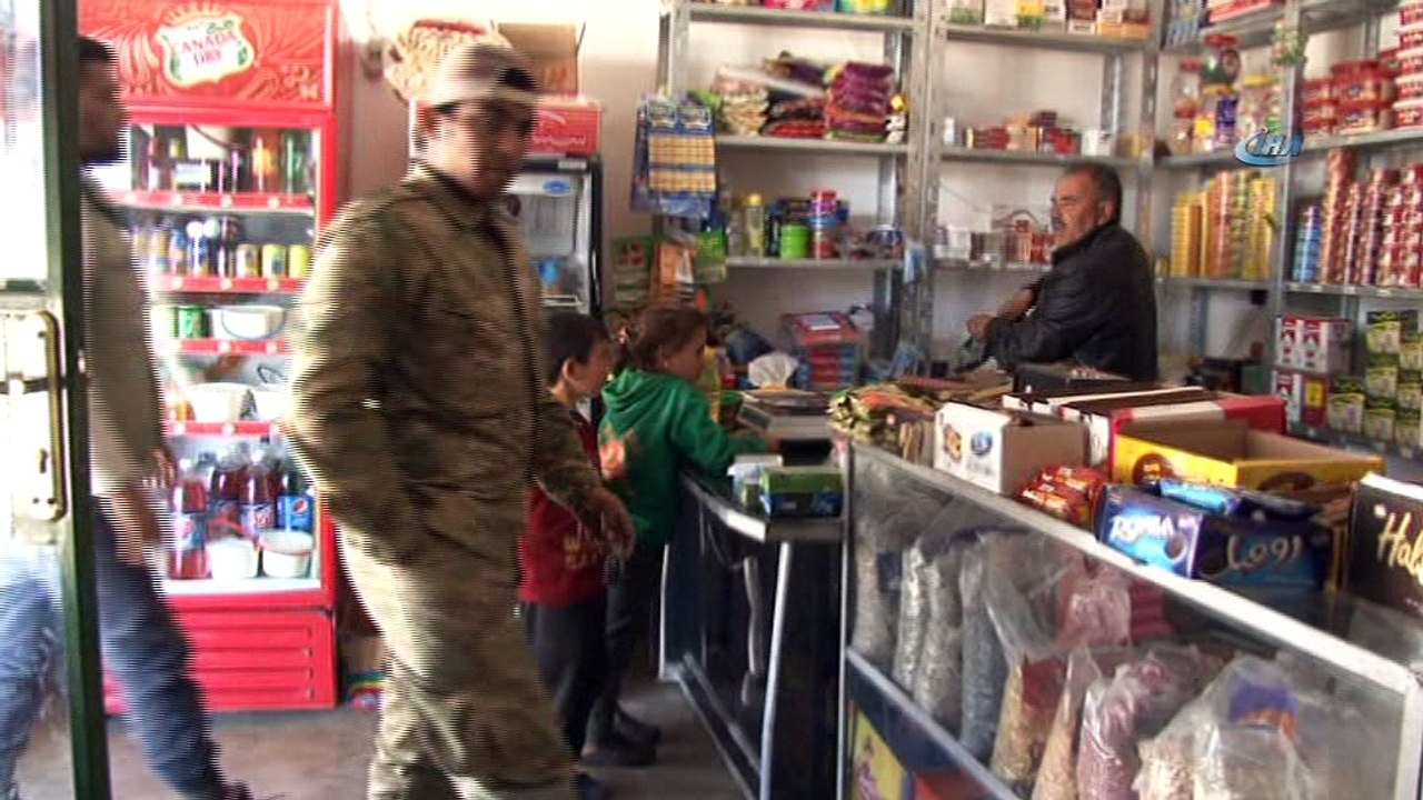 - Teröristlerin ‘Allahu Ekber’ oyunu- Teröristler sığınıklara saklanan sivilleri dışarıya çıkartıp, zorla silah vermek için kendilerine Türk askeri ve ÖSO süsü vermiş- Teröristlerin zulmünden kurtulan Meryemeyn köyünde hayat normale ...