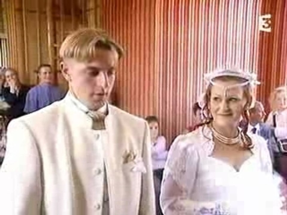 Regis est un beauf et se marie (durée : 15 min)