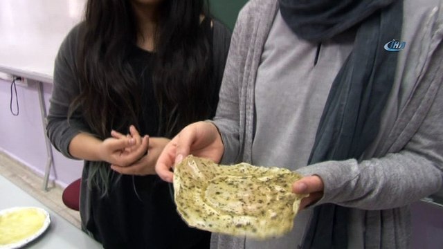 Zararlı plastiklerin yerine, biyolojik plastik üreterek yarışmada birinci oldular