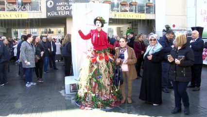 Lale şenliğinde binlerce lale dağıtıldı