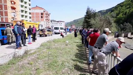 Download Video: Polis aracının dereye devrilmesi - Polis memuru Ayan'ın cesedi bulundu - TRABZON