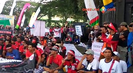 Pedagang Pulsa Bakar Kartu Perdana Menolak Kebijakan 1 NIK 3 SIM Card