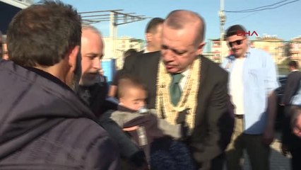 Hatay Cumhurbaşkanı Erdoğan Doğu Guta da Gözünden Yaralanan Kerim Bebek ile Buluştu