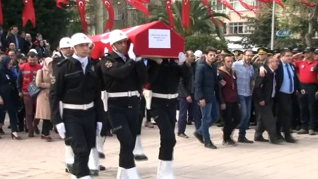 - Derede kaybolan ve bugün cansız bedenine ulaşılan şehit polis memuru için tören düzenlendi