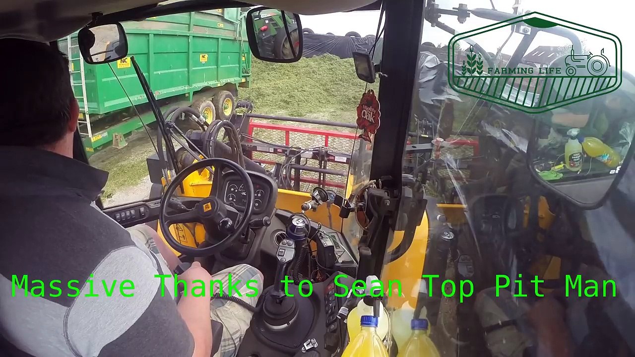 On The Silage Pit - JCB 418