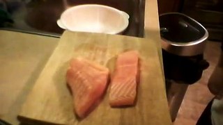 How to cook salmon with garlic butter sauce