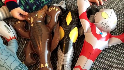 ウルトラマンガチャガチャ！ウルトラブンブン！ふわふわのウルトラマン風船で遊ぶ【こうちゃん】Ultraman gacha!