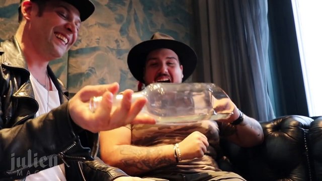 Swedish Youtubers React to Magic - Julien Magic