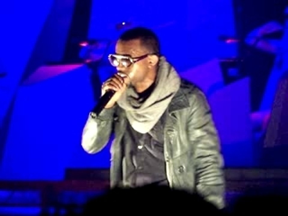 Kanye West - Freestyle Rap LIVE @ Plymouth Pavilions UK