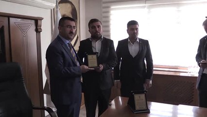 AK Partili Başkan'ın Adını Kullanıp İş Vaadiyle İnsanlardan Para Toplayan Dolandırıcı Yakalandı