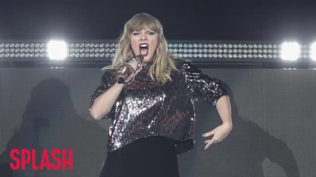 Taylor Swift performed unannounced in Nashville bar
