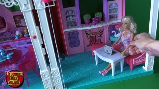 Видео с игрушками про Барби, к Барби пришла новая горничная собеседование