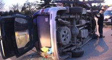 Hatalı Dönüş Yapan Otomobil, Minibüse Çarptı: 3 Yaralı