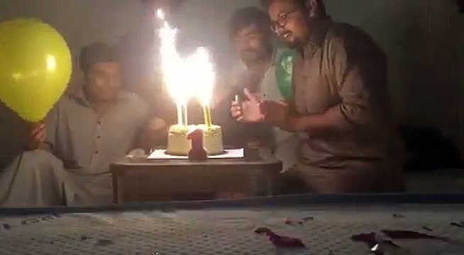 Ballon d'Helium et bougies d'anniversaire ? Mauvaise Idée !