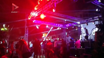 توزيع هدايا على المارة بمصر الجديدة احتفالا بفوز السيسي