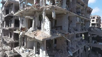 Images de drone montrent la destruction dans Douma