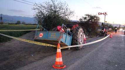 Download Video: İzmir - Otomobil Traktöre Çarptı: 1 Ölü, 2 Yaralı