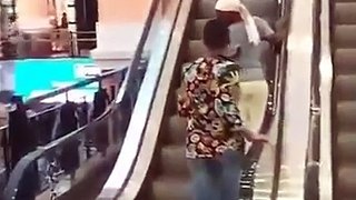 She Doesn't Know Which Side Of Escalator To Use 'very Funny'