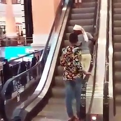 She Doesn't Know Which Side Of Escalator To Use 'very Funny'