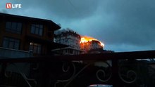В Сочи полыхает многоэтажка