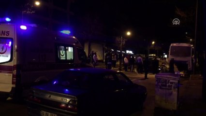 Otomobil park halindeki midibüse çarptı: 2 yaralı - İSTANBUL