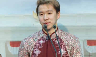 Marcus Gideo Serahkan Undangan Pernikahan ke Jokowi