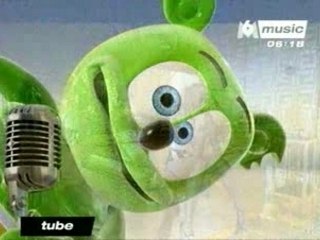 (clip) funnybear - funny bear 700x496p MP3 128kbps